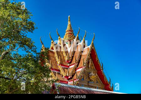 Wat Khao Daeng, tempio buddista, parco nazionale Khao Sam Roi Yot, provincia di Prachuap Khiri Khan, Thailandia Foto Stock