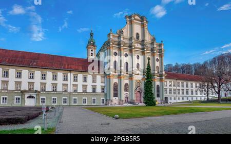 Il monastero di Fuerstenfeld è un'ex abbazia cistercense situata a Fuerstenfeldbruck, in Baviera, Germania Foto Stock
