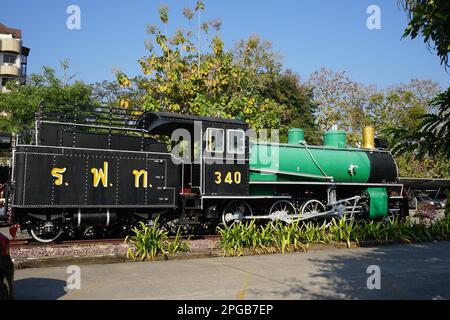 Vecchia locomotiva, ferrovia, stazione, Chiang mai, Thailandia Foto Stock