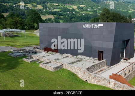 Edificio del museo, Europa, rovine Aguntum, Municipio Claudium Aguntum, rovine di un villaggio romano, Doelsach, Lienz, Tirolo orientale, Tirolo, Austria Foto Stock