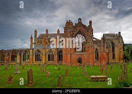 Rovine di Melrose Abbey, Scottish Borders, Scozia, Regno Unito Foto Stock