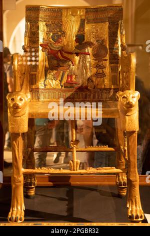 Trono di Tutankhamon nel Museo Egizio, il Cairo, Egitto Foto Stock