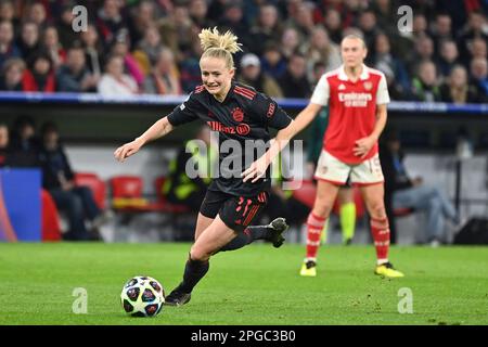 Monaco, Germania. 21st Mar, 2023. Lea SCHUELLER (FCB), Action, FC Bayern Monaco - Arsenal WFC 1-0 Soccer Women's Champions League, Quarterfinals il 03/21/2023 Football Arena Munich.ALLIANZ ARENA i REGOLAMENTI DFL VIETANO QUALSIASI USO DI FOTOGRAFIE COME SEQUENZE DI IMMAGINI E/O QUASI-VIDEO . Credit: dpa/Alamy Live News Foto Stock