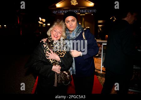 Stefanie Simon und Julian F.M. Stockel bei der Premiere des Theatestücks 'Biedermann und die Brandstifter' im Schlosspark Theater. Berlino, 18.03.2023 Foto Stock