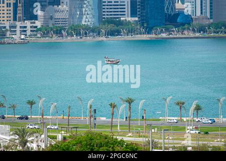 Splendida vista aerea dello skyline di Doha dal Corniche bidda Park Foto Stock