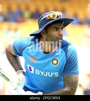 Chennai, India. 22nd Mar, 2023. Sessione di prove libere in vista del 3rd° ODI tra Australia e India al ma Chidambaram Stadium, Chennai. Giocatori della squadra indiana. Suryakumar in azione Credit: Seshadri SUKUMAR/Alamy Live News Foto Stock