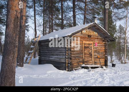 Rifugio nel lago Vuontisjärvi nel Parco Nazionale Pallas-Yllästunturi, Muonio, Lapponia, Finlandia Foto Stock