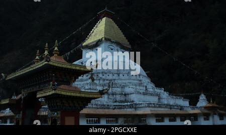 Tawang, Arunachal Pradesh, India - 9th dicembre 2019: Antico e famoso coro di gorsam nel villaggio di zemithang vicino alla stazione di tawang Hill Foto Stock