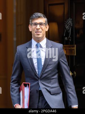 Londra, Regno Unito. 22nd Mar, 2023. Rishi Sunak, primo Ministro, lascia 10 Downing Street per il credito di PMQ: Ian Davidson/Alamy Live News Foto Stock
