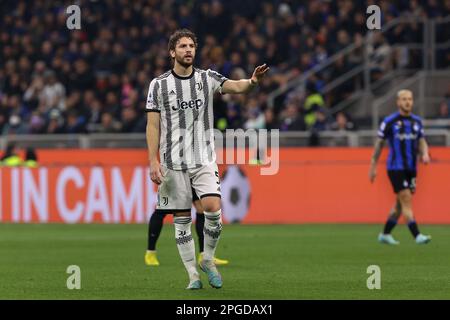 Milano, Italia. 19th Mar, 2023. Italia, Milano, 19 2023 marzo: Manuel Locatelli (centrocampista Juventus) dà consigli ai compagni di squadra nel primo tempo durante la partita di calcio FC INTER vs JUVENTUS FC, Serie A 2022-2023 day27 allo stadio San Siro (Credit Image: © Fabrizio Andrea Bertani/Pacific Press via ZUMA Press Wire) SOLO PER USO EDITORIALE! Non per USO commerciale! Foto Stock