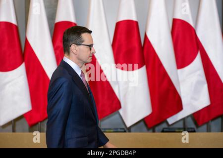 Il primo ministro polacco Mateusz Morawiecki è visto durante l'incontro con Fumio Kishida (non in vista) a Varsavia. A Varsavia, il primo ministro giapponese Fumio Kishida ha incontrato il primo ministro polacco per parlare della sicurezza della regione e delle sue relazioni bilaterali un giorno dopo aver fatto una visita a sorpresa a Kiev. (Foto di Attila Husejnow / SOPA Images/Sipa USA) Foto Stock