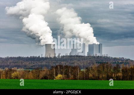 La centrale elettrica a lignite di Neurath Power di RWE Power Foto Stock