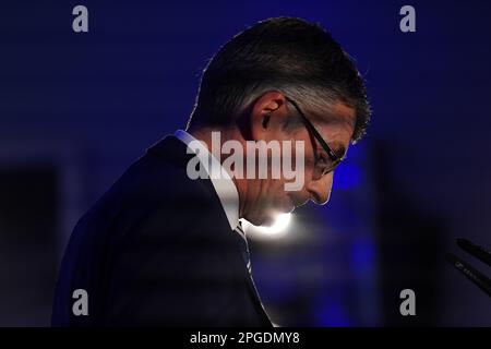 Amburgo, Germania. 22nd Mar, 2023. Capo della polizia Ralf Martin Meyer parla durante il simposio dell'Unione di polizia Amburgo 'Germania in modalità di crisi e al centro della stessa la polizia' presso la sede della polizia. Credit: Marcus Brandt/dpa/Alamy Live News Foto Stock