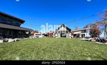 Boone, NC USA - 23 ottobre 2022: L'esterno del Blue Ridge Club a Boone, North Carolina. Foto Stock