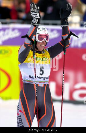 FOTO DI ARCHIVIO: Michaela DORFMEISTER avrà 50 anni il 25 marzo 2023, SN03 Dorfmeister 1901.jpg Coppa del mondo di sci alpino Slalom gigante femminile a Berchtesgaden il 19 gennaio 2002 Michaela DORFMEISTER, AUT, jubilation, HF ?SVEN SIMON, Huyssenallee 40-42,45128 Essen # Tel. 0201/23 45 56#fax 0201/23 45 39#account 1428150 C ommerzbank e ssen BLZ 36040039. Foto Stock