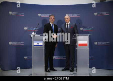 Varsavia, Polonia. 22nd Mar, 2023. FM Eli Cohen israeliano visita il Ministero degli affari esteri per incontrare FM Zbigniew Rau a Varsavia, Polonia, il 22 marzo 2023. (Foto di Jaap Arriens/Sipa USA) Credit: Sipa USA/Alamy Live News Foto Stock