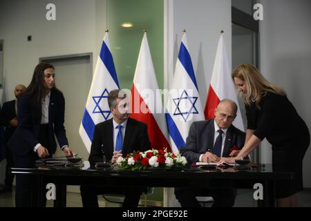 Varsavia, Polonia. 22nd Mar, 2023. FM Eli Cohen israeliano visita il Ministero degli affari esteri per incontrare FM Zbigniew Rau a Varsavia, Polonia, il 22 marzo 2023. (Foto di Jaap Arriens/Sipa USA) Credit: Sipa USA/Alamy Live News Foto Stock