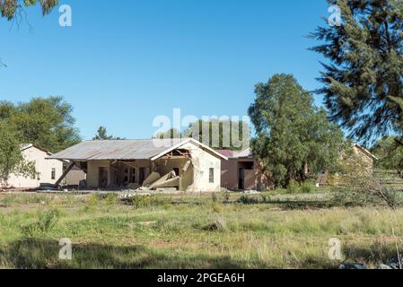 Jagersfontein, Sudafrica - 21 febbraio 2023: Casa danneggiata dai fanghi tossici dalla diga di recupero scoppiò a Jagersfontein nella provincia di Stato libero Foto Stock