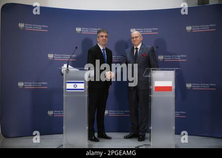 Varsavia, Polonia. 22nd Mar, 2023. FM Eli Cohen israeliano visita il Ministero degli affari esteri per incontrare FM Zbigniew Rau a Varsavia, Polonia, il 22 marzo 2023. (Foto di Jaap Arriens/Sipa USA) Credit: Sipa USA/Alamy Live News Foto Stock