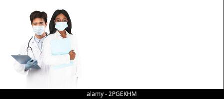 Annuncio medico. Medici maschili e femminili che indossano una maschera uniforme e protettiva Foto Stock