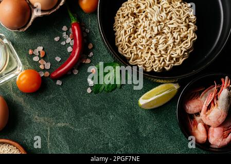 Ingredienti per tagliatelle in stile asiatico Foto Stock