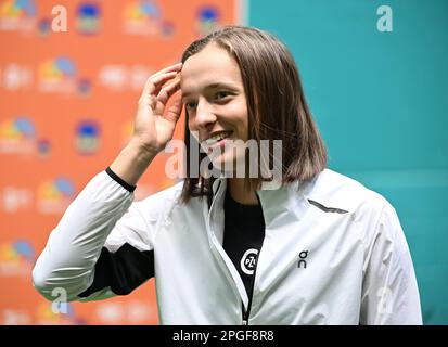 Miami Gardens FL, Stati Uniti. 22nd Mar, 2023. IgA Swiatek si ritira dal Miami Open 2023 all'Hard Rock Stadium il 22 marzo 2023 a Miami Gardens, Florida. Credit: Mpi04/Media Punch/Alamy Live News Foto Stock