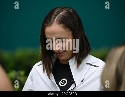 Miami Gardens FL, Stati Uniti. 22nd Mar, 2023. IgA Swiatek si ritira dal Miami Open 2023 all'Hard Rock Stadium il 22 marzo 2023 a Miami Gardens, Florida. Credit: Mpi04/Media Punch/Alamy Live News Foto Stock