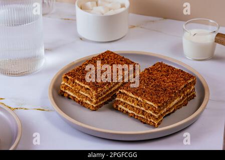 pasta frolla a strati fatta in casa con caramello Foto Stock