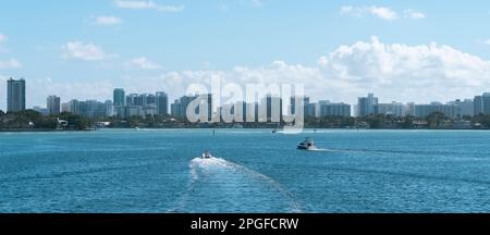 Vista città Miami Beach barche mare Foto Stock