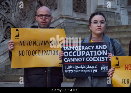 Londra, Regno Unito. 22nd marzo 2023. Gli ebrei britannici organizzano una protesta a Westminster contro la visita del primo ministro israeliano Benjamin Netanyahu nel Regno Unito. Credit: Vuk Valcic/Alamy Live News Foto Stock