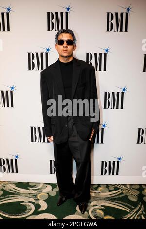 21 marzo 2023, BEVERLY HILLS, CALIFORNIA, USA: TAINY arriva sul tappeto rosso per i 30th premi annuali BMI Latin Awards al Beverly Wilshire Four Seasons Hotel di Beverly Hills, California, il 21 marzo 2023. (Credit Image: © Clutch Pockets Wambli/ZUMA Press Wire) SOLO PER USO EDITORIALE! Non per USO commerciale! Foto Stock