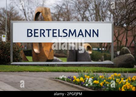 22 marzo 2023, Renania settentrionale-Vestfalia, Gütersloh: Vista dell'edificio dell'amministrazione centrale del gruppo internazionale dei media Bertelsmann. Foto: Friso Gentsch/dpa Foto Stock