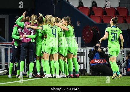 Dominique JANSSEN di Wolfsburg festeggia il suo gol con i compagni di squadra durante la UEFA Women's Champions League, quarti di finale, 1st partite di calcio tra Parigi Saint-Germain e VfL Wolfsburg il 22 marzo 2023 allo stadio Parc des Princes di Parigi, Francia - Foto: Matthieu Mirville/DPPI/LiveMedia Foto Stock