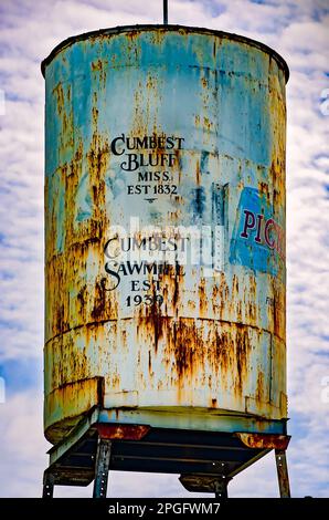 La torre dell'acqua della segheria CumBEST si trova nella comunità rurale di CumBEST Bluff sulla Mississippi Highway 63, 20 marzo 2023, a Moss Point, Mississippi. Foto Stock