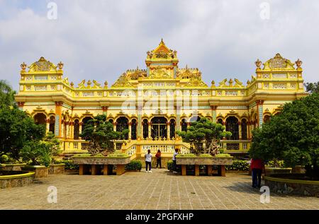 Tempio principale alla pagoda Vinh Trang a My Tho vicino al Delta del Mekong, Vietnam Foto Stock