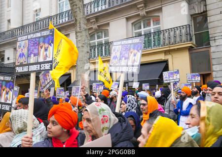 Londra, Regno Unito. 22nd Mar 2023. Manifestanti di tutte le età all'Indian High Commission di Londra. Credit: Note Studio/Alamy Live News Foto Stock