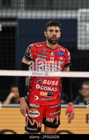 Milano, Italia. 22nd marzo, 2023. Piccinelli Alessandro Sir Safety Susa Perugia durante il Volley Campionato Italiano Serie A Men Superleague Play Off - Allianz Power Volley Milano vs Sir Safety Volley Perugia, il 22th marzo 2023, ad Allianz Cloud, Milano, Italia Credit: Tiziano Ballabio Credit: Tiziano Ballabio/Alamy Live News Foto Stock