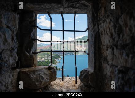 Bastione di Riva, castello del 16th° secolo sopra Riva sul Lago di Garda Foto Stock