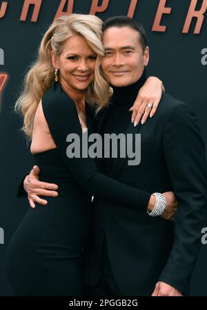 Hollywood, California, USA 20th Marzo 2023 (L-R) Julie Condra e l'attore Mark Dacascos partecipano alla Los Angeles Premiere di "John Wick: Chapter 4" al TCL Chinese Theatre il 20 Marzo 2023 a Hollywood, California, USA. Foto di Barry King/Alamy Stock Photo Foto Stock