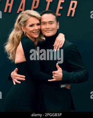 Hollywood, California, USA 20th Marzo 2023 (L-R) Julie Condra e l'attore Mark Dacascos partecipano alla Los Angeles Premiere di "John Wick: Chapter 4" al TCL Chinese Theatre il 20 Marzo 2023 a Hollywood, California, USA. Foto di Barry King/Alamy Stock Photo Foto Stock