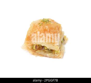 Pezzo di baklava delizioso con pistacchi isolato su bianco Foto Stock