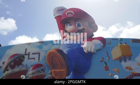 Los Angeles, California, USA 21st Marzo 2023 Una visione generale dell'atmosfera del Super Mario Bros. Movie Promotional Billboard su Sunset Blvd il 21 Marzo 2023 a Los Angeles, California, USA. Foto di Barry King/Alamy Stock Photo Foto Stock