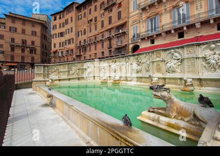 Siena, Piazza del campo, Fonte Gaia, Piazza campo, Fontana di Gaia, Patrimonio dell'umanità dell'UNESCO, Toscana, Italia Foto Stock