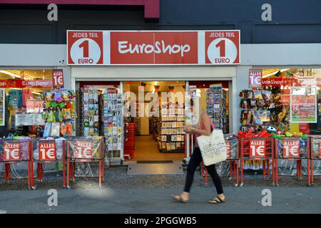 1-euro-Shop, Potsdamer Strasse, Schoeneberg, Berlino, Germania Foto Stock