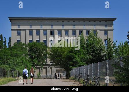 Berghain, am Wriezener Bahnhof, Friedrichshain, Berlino, Germania Foto Stock