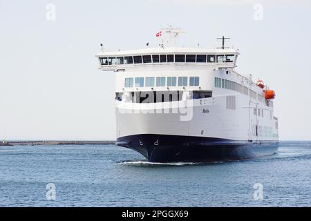 Rostock, Germania - 30th maggio 2016: La nuovissima nave ibrida Scandlines di Berlino arriva a Rostock Warnemunde da Gedser in Danimarca Foto Stock