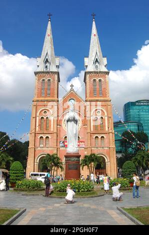 La cattedrale di Notre Dame Basilica di Saigon Foto Stock