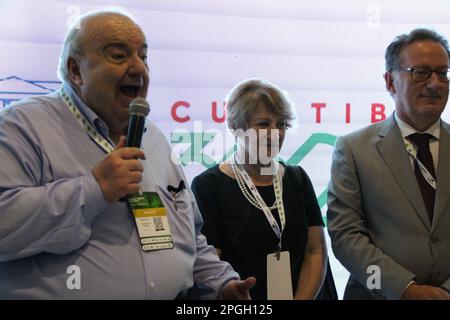 Curitiba, Parana, Brasil. 22nd Mar, 2023. (INT) 4th edizione di Smart City Expo. 22 marzo 2023, Curitiba, Parana, Brasile: Nell'ambito della programmazione della 4th edizione di Smart City Expo Curitiba, il Municipio di Curitiba e il Consolato d'Italia hanno rafforzato la partnership esistente per lo sviluppo di progetti e azioni di collaborazione in diversi settori. Il sindaco Rafael greca ha firmato un mandato di cooperazione tecnica tra il comune, l'Università Federale di Parana (UFPR) e il Consolato Generale d'Italia a Curitiba e il Console Generale d'Italia a Curitiba, Salvatore di Venezia.Credit: EDso Foto Stock