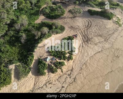 Spiaggia di sabbia al Polihale state Park a Kauai Foto Stock