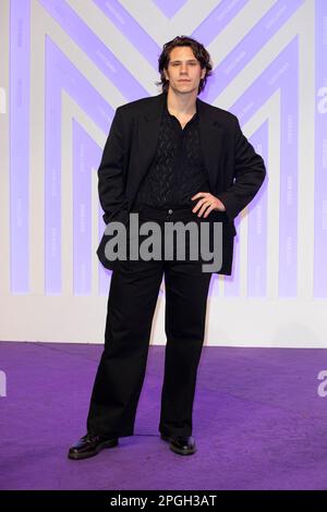 Lille, Francia. 22nd Mar, 2023. Abraham Wapler partecipa alla serie Mania Festival red carpet il 22 marzo 2023 a Lille, Francia. Foto di Sebastien Courdji/ABACAPRESS.COM Credit: Abaca Press/Alamy Live News Foto Stock